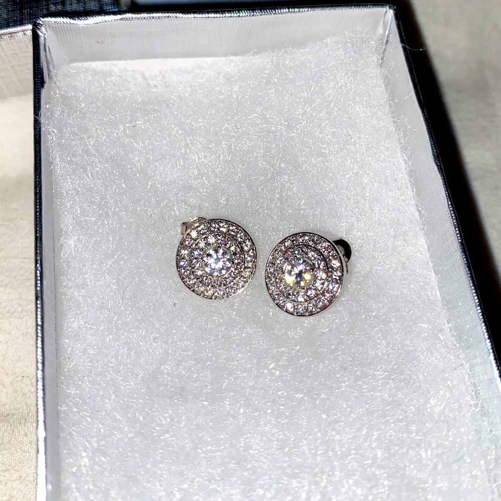 Circular stud gem earrings